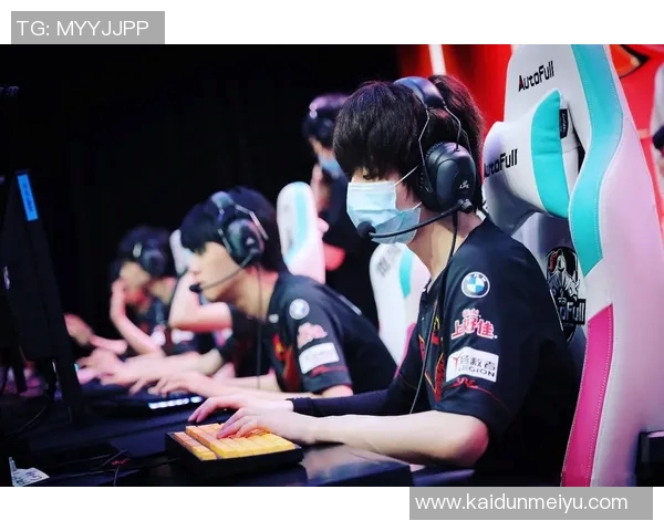 FPX战队崛起之路：探秘英雄联盟中的无畏力量与团队精神